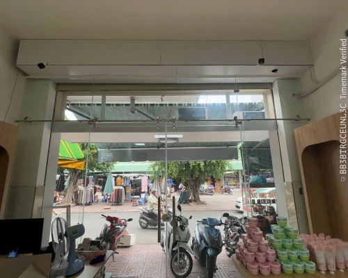 Thêm một công trình vách cửa kính cường lực đã được hoàn thiện và bàn giao cho tiệm mỹ phẩm